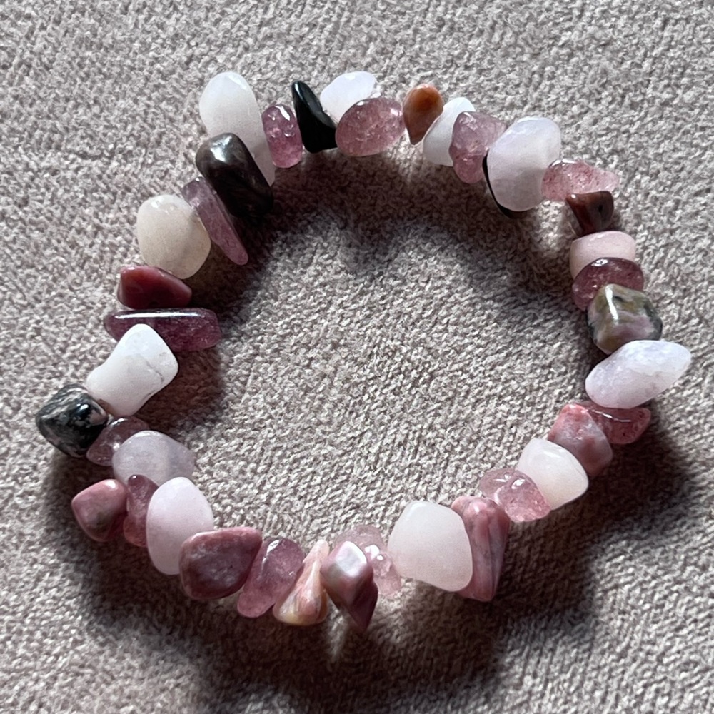 🩷HP🩷 Handmade Chic Natural Pink & Black Gemstones Chip Beaded Bracelet, Size 7”